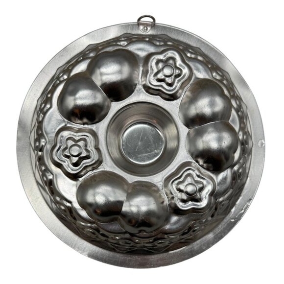 Vintage Aluminum Bundt Cake Pan Decorative Mold wall hanging flowers READ - Picture 1 of 2